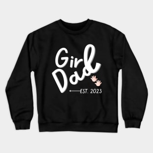 Mens Girl Dad Est 2023 First Time Girl Daddy New Dad Expecting Crewneck Sweatshirt